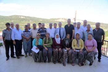 Başkan Tarhan, afetzede köylüleri ziyaret etti