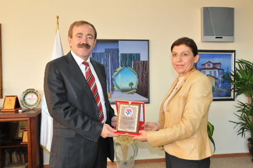 Ba�kan T�rk�e Te�ekk�r Plaketi