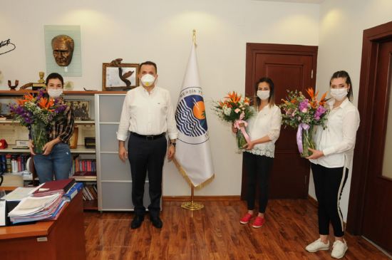 Ba�kan �zyi�it, Hem�ireler G�n��n� kutlad�