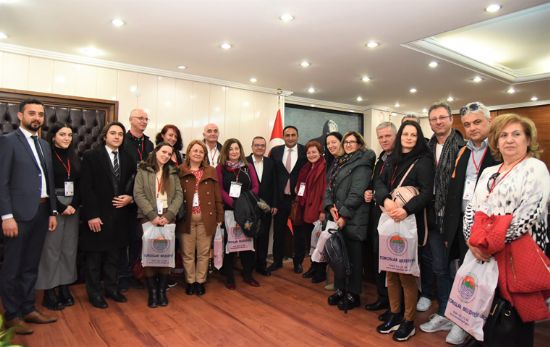 BA�KAN YILMAZ, YURT DI�INDAN GELEN E��T�MC�LER� A�IRLADI