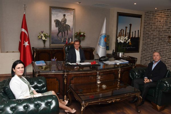 UCIM�DEN BA�KAN SE�ER�E Z�YARET