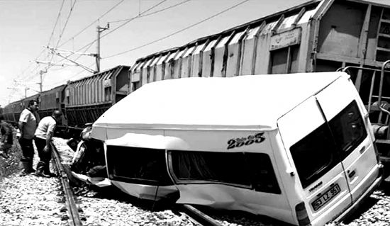 Mersin�de tren kazas�: 1 �l�, 4 yaral�