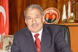 Başkan Kocamaz’ın talimatı ile Parkomat tabelaları sökülüyor