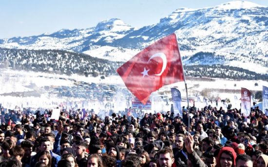 TOROSLAR KARFEST GER� D�N�YOR