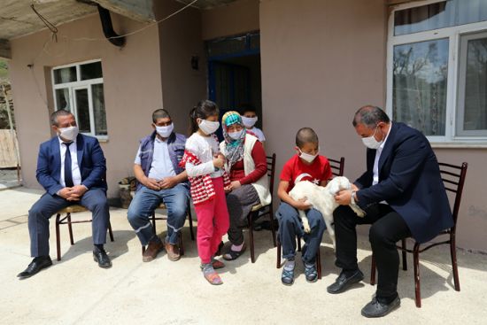 BA�KAN �N�VAR EN �Y� 23 N�SAB ���R� OKUYAN ALPEREN’� Z�YARETE G�TT�.