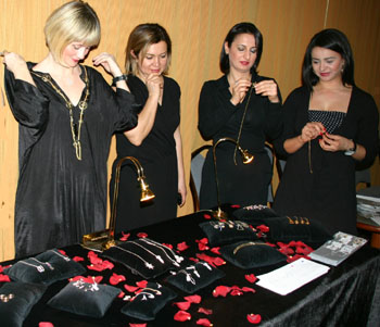 �Bee Goddess’in� tan�t�m�na b�y�k ilgi