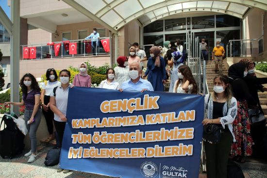 G�LTAK, BA�ARILI ��RENC�LER� YAZ KAMPI �LE �D�LLEND�RD�