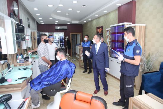 AKDEN�Z’DE ZABITA EK�PLER�; BERBER VE KUAF�RLER� DENETLED�