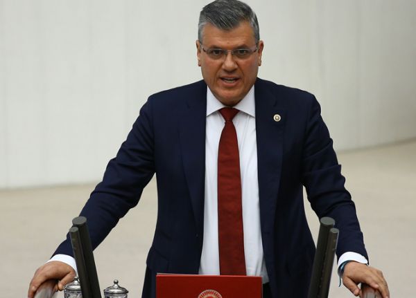 Ayhan Barut�tan cinsiyet ayr�m� ve i�e al�m skandal�na tepki