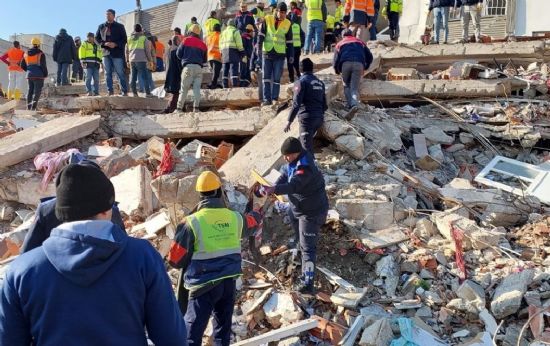 TOROSLAR BELED�YES�NDEN, DEPREMZEDELER ���N HER G�N SICAK YEMEK