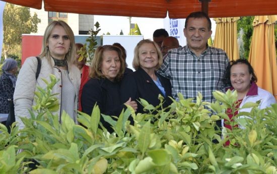 Yeni�ehir Belediyesi Emekli ��retmenleri unutmad�.