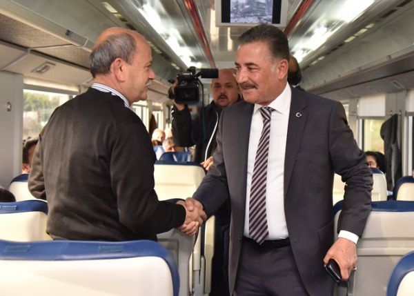 HAM�T TUNA MERS�N-ADANA TREN�NDE YOLCULARLA B�RL�KTE OLDU