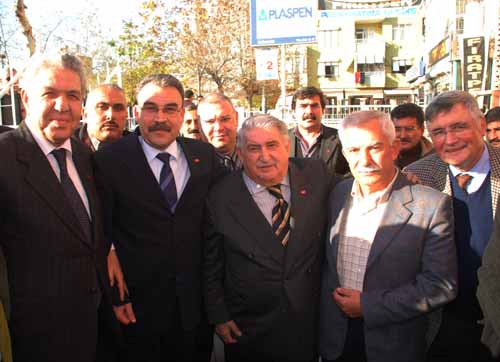 Kaya Mutlu t�renle tekrar CHP�li oldu 