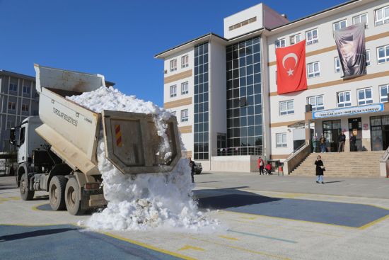 BA�KAN YILMAZ�DAN, ��RENC�LERE KARNE HED�YES� �KAR� S�RPR�Z�