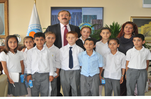 Minik ��rencilerden ba�kan T�rk�e ziyaret