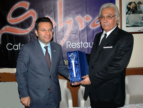 30 y�l�n� a�an 8 duayen gazeteciye �d�l