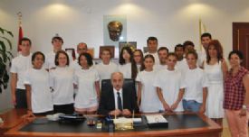 Uluslararası Gönüllü gençler Başkan İbrahim Genç’i ziyaret etti