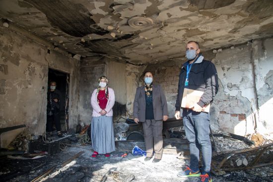 K���KASLAN A�LESݒN�N YANGINDA B�Y�K HASAR ALAN EV�N� B�Y�K�EH�R BELED�YES� YEN�LEYEECEK