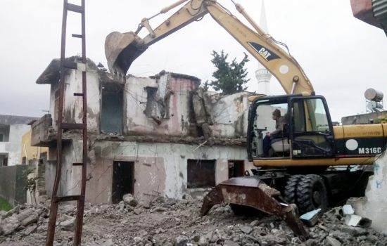 AKDEN�Z�DE TEHL�KE YARATAN METRUK B�NALAR YIKILIYOR