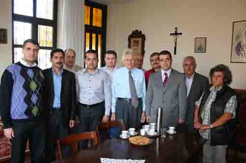 Ba�bakan Silvio ile �zmir�de, AKP Akdeniz �l�e �talyan kilisede. 