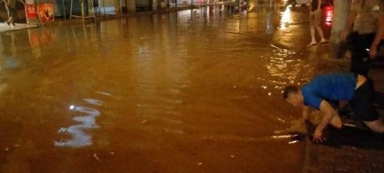 AKDEN�Z BELED�YES�, SU BASKINLARINDAN ETK�LENEN VATANDA�LARIN YARDIMINA KO�TU