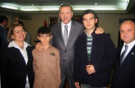 Mersin Valisi Çakacak C.Başkanına yakınlığı ile tanınıyor