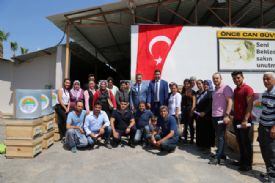 BAŞKAN TUNA VATANDAŞLARA 60 ADET ARI KOVANI DAĞITTI