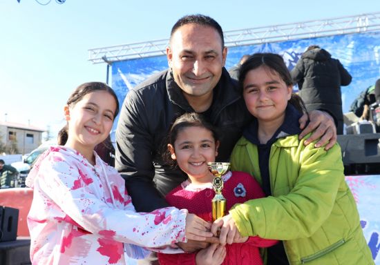 �G�N�LDEN H�ZMET �RET�YOR, G�N�LLER KAZANIYOR�