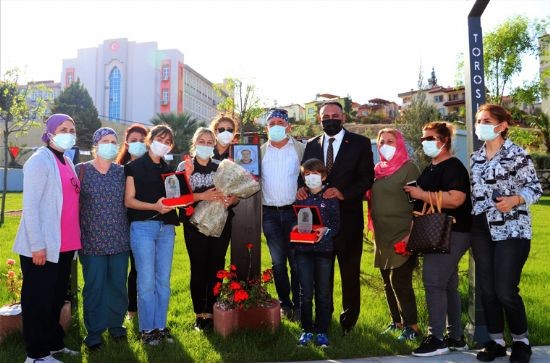 BA�KAN YILMAZ, PANDEM� KAHRAMANLARININ A�LELER�N� UNUTMADI