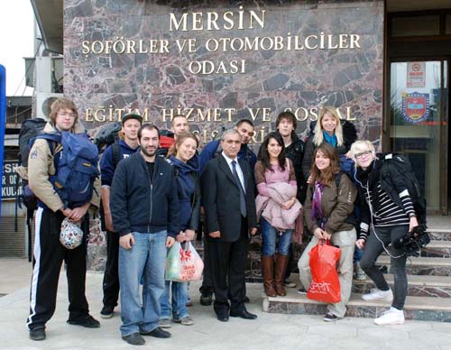 Hollanda BNN TV stajyer ��rencileri Ba�kan Sar��n�n konu�u oldu