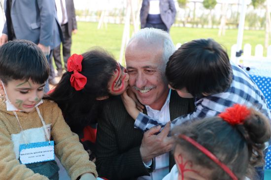 AKDEN�ZL� M�N�KLER �ENL��E AKIN ETT�