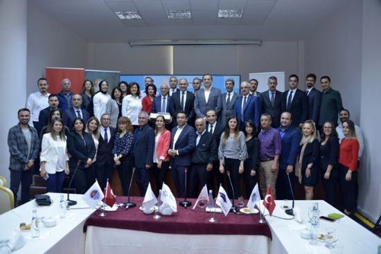 Ba�kan �zyi�it: �Belediye olarak t�m �abam�z �ocuklar�m�z ve gen�lerimize y�nelik.�