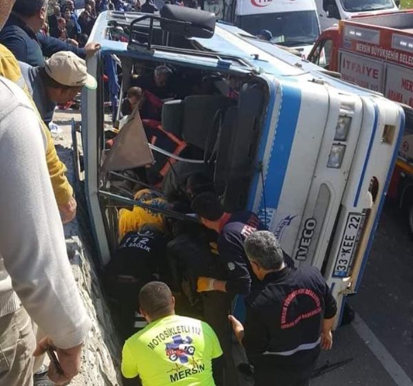 Silifke’de feci kaza! 5 �l�, 22 yaral�...