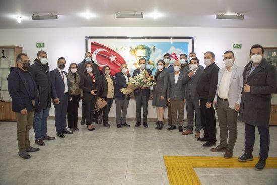 BA�KAN SE�ER, 16 ODANINTEMS�LC�LER�YLE B�R ARAYA GELD�