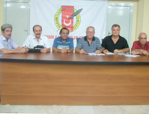 Miting alan�na bir destekte sivil toplumculardan