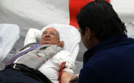 Başkan Burhanettin Kocamaz kan bağışladı