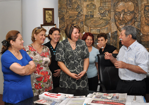 Dp �l Kad�n Kollar��ndan ESOB Ba�kan� Bar���k�a Ziyaret