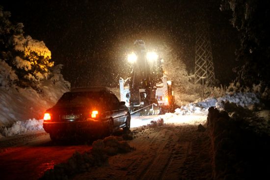 KARDA MAHSUR KALAN VATANDA�LARIN �MDADINA TOROSLAR BELED�YES� KO�T