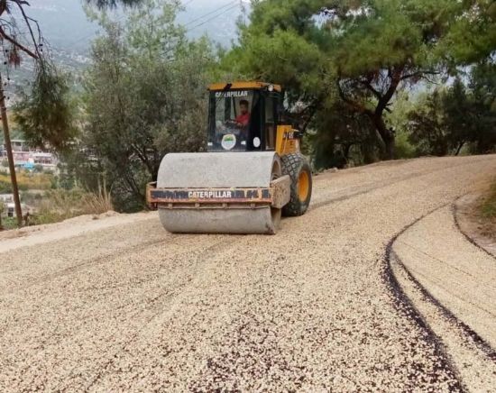 TOROSLAR BELED�YES�, Y�KSEK KES�MLERDE YOL �ALI�MALARINI ARALIKSIZ S�RD�R�YOR