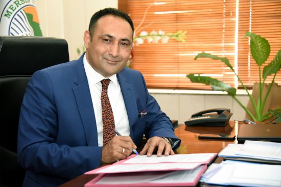 BA�KAN YILMAZ�DAN �N�VERS�TE ��RENC�LER�NE S�MEST�R HED�YES�