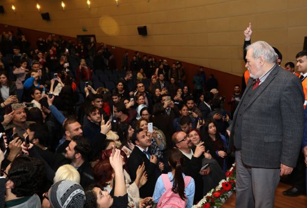 �nl� tarih�i Prof.Dr. �lber Ortayl�, �anakkale Zaferi�ni anlatt�