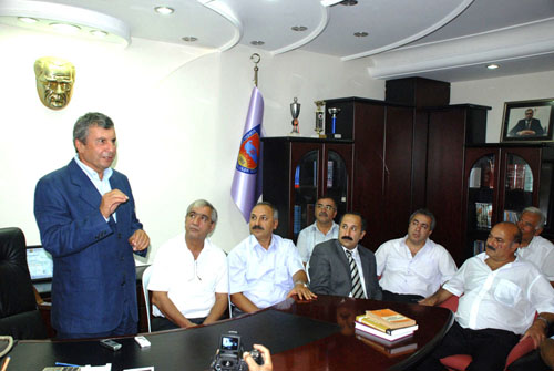 �stemihan Talay esnafla bir araya geldi. 