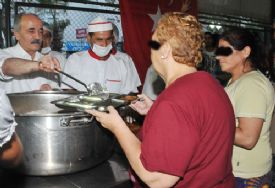 15 Y�ld�r yemek kazan� kaynat�yor