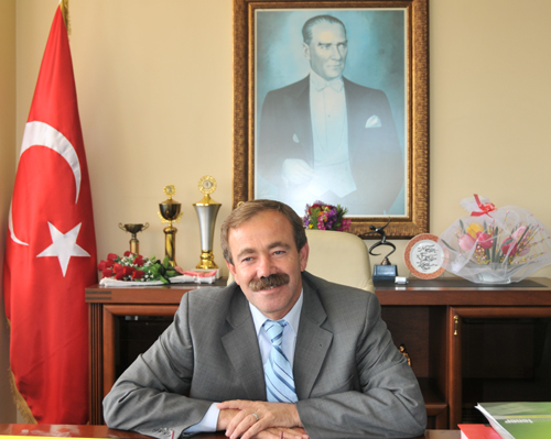 Akdeniz Belediye Ba�kan� T�rk’�n 30 Agusto�s kutlama mesaj�