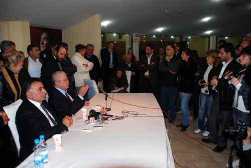 Mersin CHP�de 17 istifa