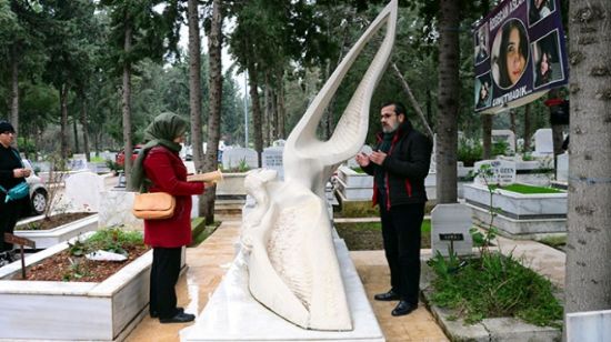 �ZGECAN, �L�M�N�N 6’NCI YILINDA DA G�Z YA�LARIYLA ANILDI