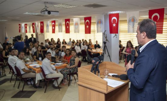 BA�KAN SE�ER, GEN� BEY�NLERLE B�R ARAYA GELD�