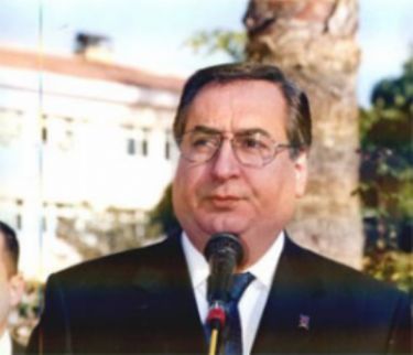 Bir Kent Hikayesi. MAC�T �ZCAN