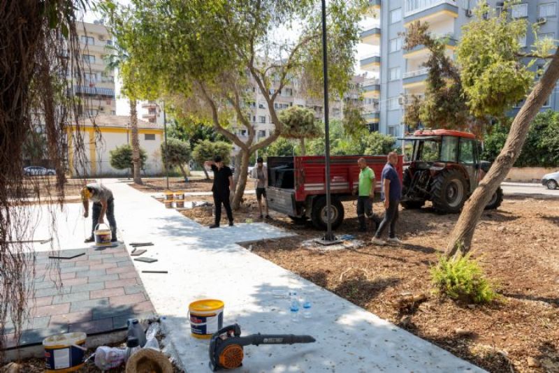 Mezitli’de parklar yenileniyor