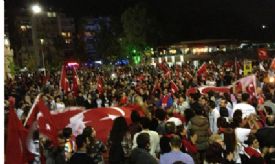 Binlerce Yenişehirli  coşkuyla Cumhuriyet İçin Yürüdü 